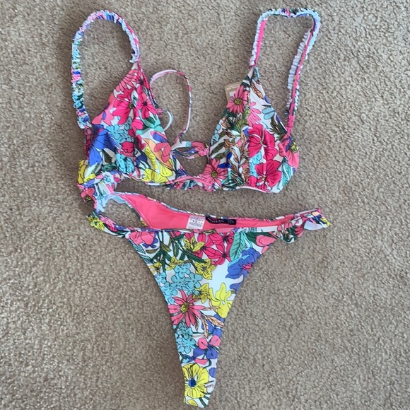 Recycled Ruffle Tropical Floral Print Bikini Set - Picture 4 of 5